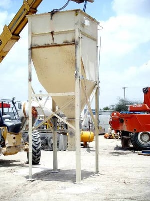 146 cu.ft. Steel Feeder/Hopper, 15' stand, 3' 2" L x 1' 9" width top access door, 10" L x 10" width inlet, 8" - Image 5