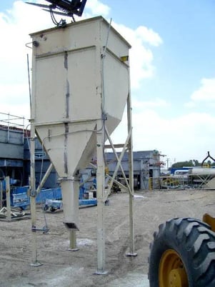 146 cu.ft. Steel Feeder/Hopper, 15' stand, 3' 2" L x 1' 9" width top access door, 10" L x 10" width inlet, 8" - Image 8