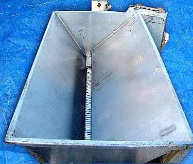 FES #40, Topping Applicator, 8-1/2" diameter x 47-1/2" L drum w/ (52) 1/8" grooves, 43" L x 3" width hopper - Image 4