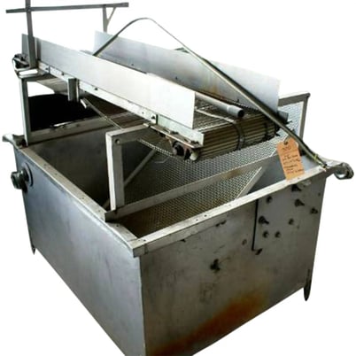 Stainless Steel Rectangular Tank with Dewatering Conveyor, 275 gallon, 3' 6" width x 4' 6" L x 2' 4" D tank - Image 1