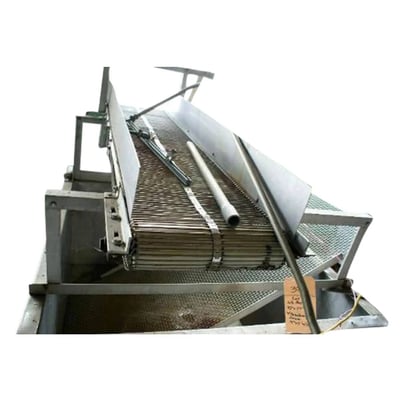 Stainless Steel Rectangular Tank with Dewatering Conveyor, 275 gallon, 3' 6" width x 4' 6" L x 2' 4" D tank - Image 2