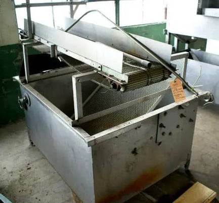 Stainless Steel Rectangular Tank with Dewatering Conveyor, 275 gallon, 3' 6" width x 4' 6" L x 2' 4" D tank - Image 3