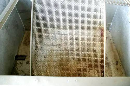 Stainless Steel Rectangular Tank with Dewatering Conveyor, 275 gallon, 3' 6" width x 4' 6" L x 2' 4" D tank - Image 6