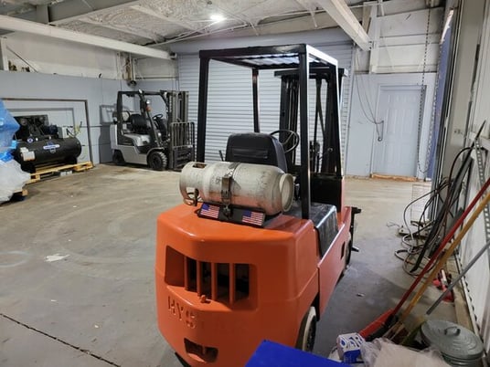 6000 lb. Hyster, Forklift with 2-Stage Mast and LP Powered, 48" fork length,cushion tires - Image 4