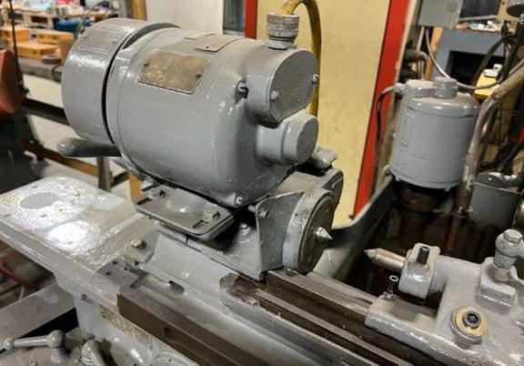 4" x 18" Brown & Sharpe #5, plain cylindrical grinder, power table traverse, automatic infeed & plunge, 1957 - Image 3