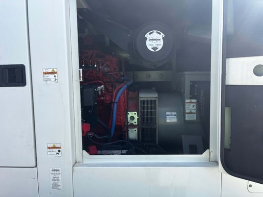 122 KW Daewoo Doosan #G150, Trailer Mounted, T4i, sound attenuated enclosure, 120/240/208/277/480 Volts, 8229 - Image 4