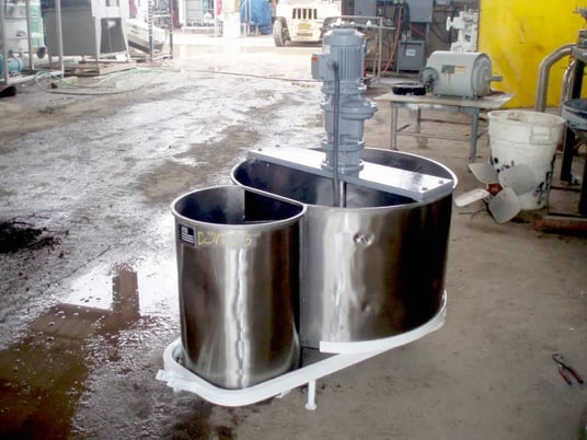88.4 gallon Stainless Steel Double Tank with Mixer, 1-1/2" diameter x 1' 8" L shaft, 2' 5" L x 2" width - Image 3