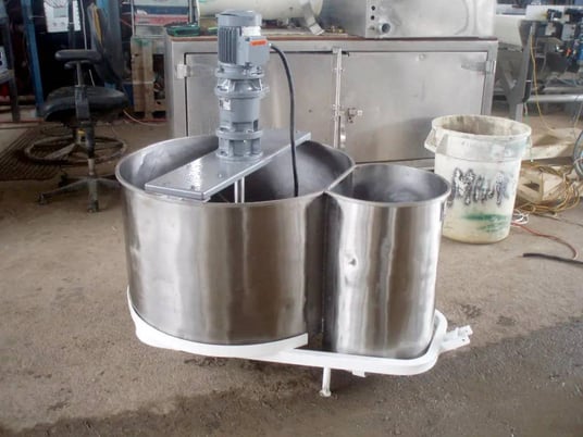 88.4 gallon Stainless Steel Double Tank with Mixer, 1-1/2" diameter x 1' 8" L shaft, 2' 5" L x 2" width - Image 5
