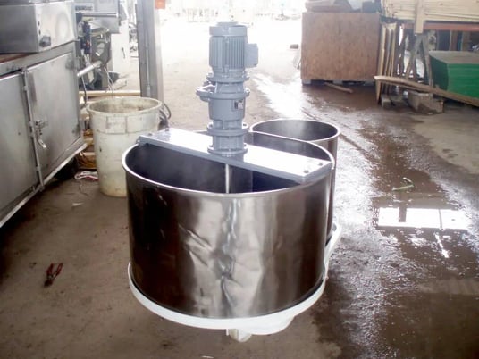 88.4 gallon Stainless Steel Double Tank with Mixer, 1-1/2" diameter x 1' 8" L shaft, 2' 5" L x 2" width - Image 6
