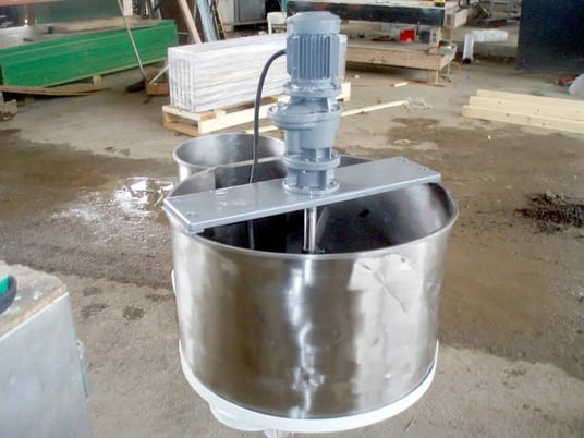 88.4 gallon Stainless Steel Double Tank with Mixer, 1-1/2" diameter x 1' 8" L shaft, 2' 5" L x 2" width - Image 7