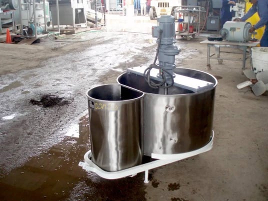 88.4 gallon Stainless Steel Double Tank with Mixer, 1-1/2" diameter x 1' 8" L shaft, 2' 5" L x 2" width - Image 8