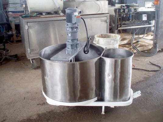 88.4 gallon Stainless Steel Double Tank with Mixer, 1-1/2" diameter x 1' 8" L shaft, 2' 5" L x 2" width - Image 10