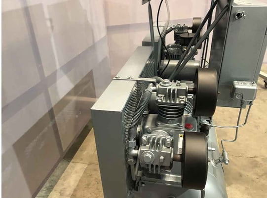 1.5 HP Curtis #8010, piston tank mounted air compressor, 300 cfm, 120 psi - Image 4