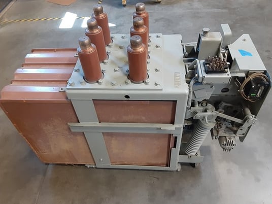 2000 Amps, General Electric, Magne-Blast, Rated Max Voltage 4.76kV, Implus Withstand 60kV, Int Time 5 Cy - Image 1