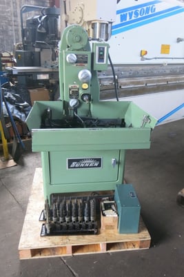 Sunnen #MBB-1660, honing machine, misc mandrels & stones, S/N 87125 - Image 1