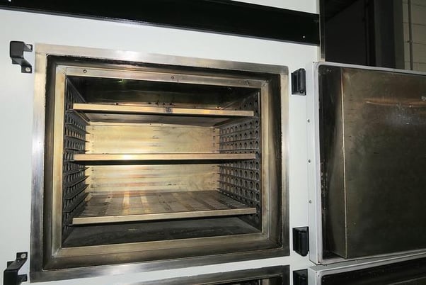 25" width x 20" H x 20" L Blue M #STK-05-G-MP750, dual chamber cabinet oven, electric, 662°F - Image 5