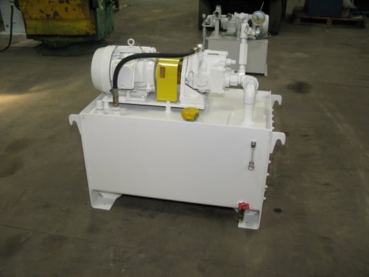 5 HP Toshiba, Hydraulic power unit, 00-2000 psi, 40 gallon tank, 3.7 KW motor, 480 V. (4 available) - Image 1