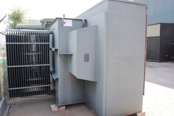 1000 KVA 13800 Primary, 240 Secondary, Square D, imp. 5.68%, oilfilled padmount - Image 2