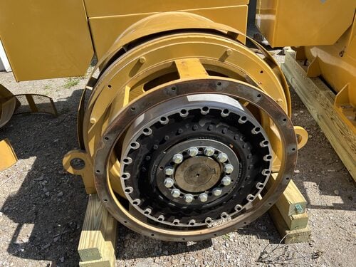 2000 KW, 1800 RPM, Caterpillar #SR4B, generator end, 12470 Volts, double bearing, 221 hours, 2009 - Image 1
