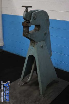 Marchant #12F, shrinker/stretching machine, 12" throat, foot pedal, 70000 lb.tensile strength, #74900 - Image 1