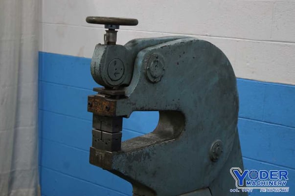 Marchant #12F, shrinker/stretching machine, 12" throat, foot pedal, 70000 lb.tensile strength, #74900 - Image 2
