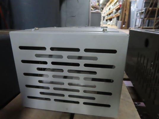 .5 KVA General Electric, 9T91B7151, voltage stabilizer 95-130 Volts, 1 year warranty - Image 2