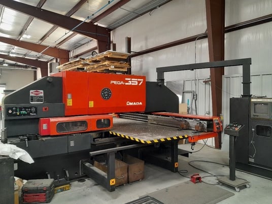 30 Ton, Amada #Pega-357, 58 station, automatic index, 50" x 72" sheet, 4.5" hole, 350 SPM, Fanuc 04PC, 1999 - Image 1