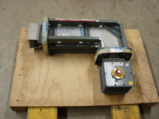 1600 Amps, Square D, bus 90 degree /, 4 wire, new - Image 1