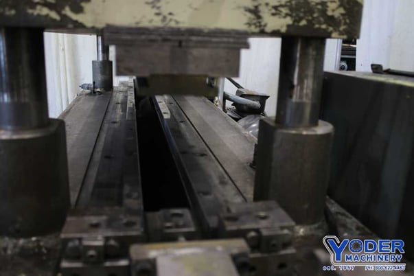 Tishken #CO-8-4, notching press, 25 ton, 2" stroke, 5" Shut Height, 20 HP, 73" x 28" bed, #75072 - Image 5