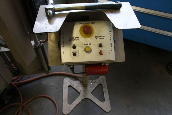 90 Ton, Cincinnati #CBII90, 2-Axis hydraulic CNC brake, 10' overall, 102-1/4" between housing, 8" stroke, 1998 - Image 5