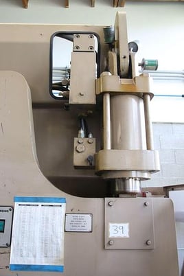 90 Ton, Cincinnati #CBII90, 2-Axis hydraulic CNC brake, 10' overall, 102-1/4" between housing, 8" stroke, 1998 - Image 6
