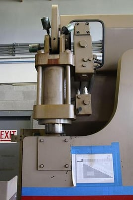 90 Ton, Cincinnati #CBII90, 2-Axis hydraulic CNC brake, 10' overall, 102-1/4" between housing, 8" stroke, 1998 - Image 7