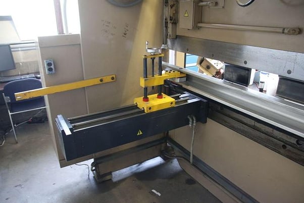 90 Ton, Cincinnati #CBII90, 2-Axis hydraulic CNC brake, 10' overall, 102-1/4" between housing, 8" stroke, 1998 - Image 9