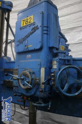 8' -19" Giddings & Lewis #00190, radial drill, 50" x102" base, power elevation & clamp, 25 HP, #75046 - Image 6