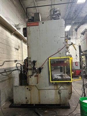 110 Ton, Niagara #E-110, mechanical gap frame punch press, 5" stroke, 19.25" Shut Height, 65 SPM - Image 2