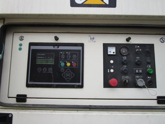 200 KW Caterpillar #XQ200, standby, sound attenuated enclosure, 480 Volts, rental style generator, 2017 - Image 7
