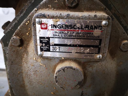 5 HP Ingersoll-Rand #T30, tank mounted, piston type air compressor, 125 psi, 135 gallon tank - Image 6