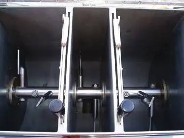 Pama Roma, Extruder, 804 cu.ft. outside & 154 cu.ft. middle compartment capacity, (10) 3" L x 1-1/2" width - Image 8