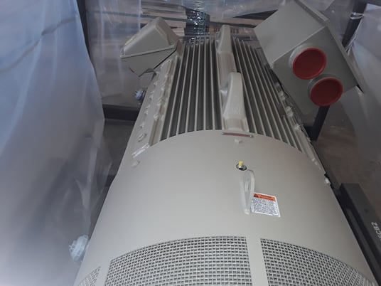 300 HP 1800 RPM General Electric, Frame 5010/11L, TEFC, Roller, IEEE 841, 2300/4160 Volts, new with 5 year - Image 3