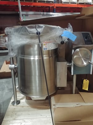 25 gallon Cleveland #KGL25T, gas jacketed tilting steam kettle is brand new,never used, 2021 - Image 1