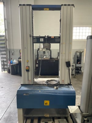 30000 lbf. (150kN) Instron #3384, 52" Compression Testing Opening - Image 1