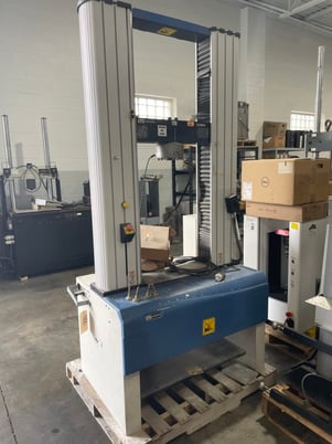 30000 lbf. (150kN) Instron #3384, 52" Compression Testing Opening - Image 2