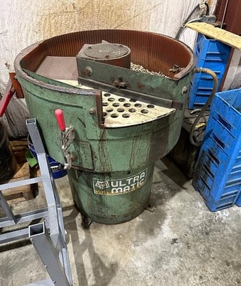Ultramatic vibratory tumbler - Image 1