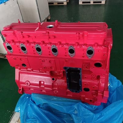 330 HP Cummins #ISC/QSC, (8.3 L) long block - notched EGR - Image 1