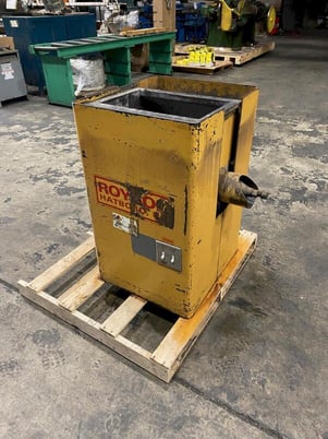 Royson, vibratory finisher, 17" x 10-1/2" x 15" deep tub, polyurethane tub liner, 115 V. - Image 1