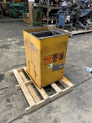Royson, vibratory finisher, 17" x 10-1/2" x 15" deep tub, polyurethane tub liner, 115 V. - Image 2