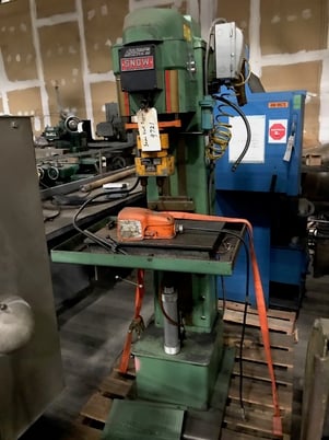 Snow #DR-3-R, single spindle vertical nut tapper w/Grotz 2 spindle tapping head, 1985 - Image 2