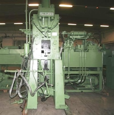 Valdarno #BCGS-80, hot billet shear, 90 ton, 1200&deg;C, 37 KW, oil hydraulic - Image 2