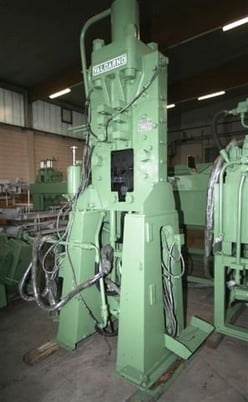 Valdarno #BCGS-80, hot billet shear, 90 ton, 1200&deg;C, 37 KW, oil hydraulic - Image 3