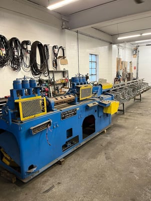 1/2" Lewis #9FHA, high speed flying shear wire straightener & cutoff, 22' run out length, 400 FPM - Image 1